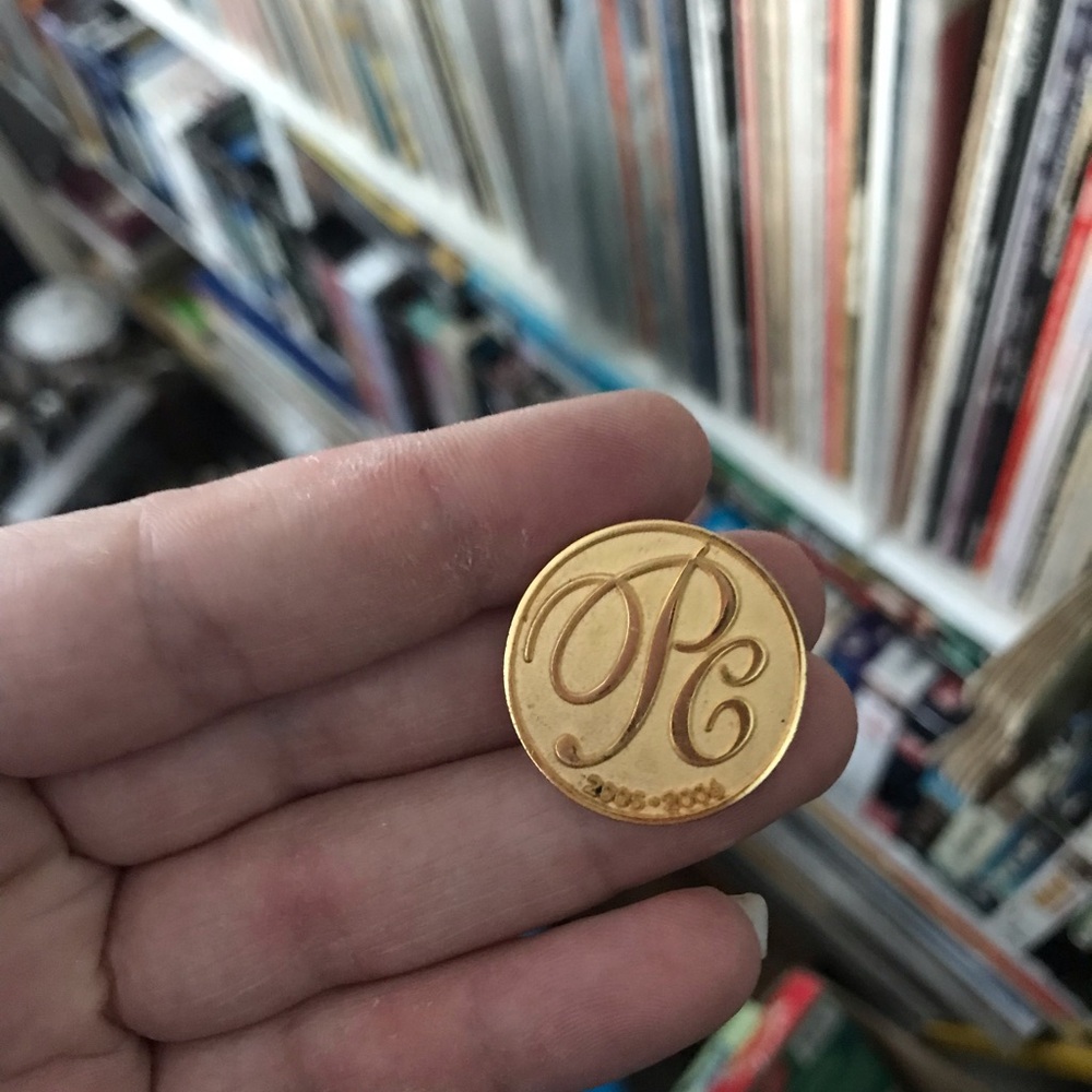 2005-2006 Avon pin